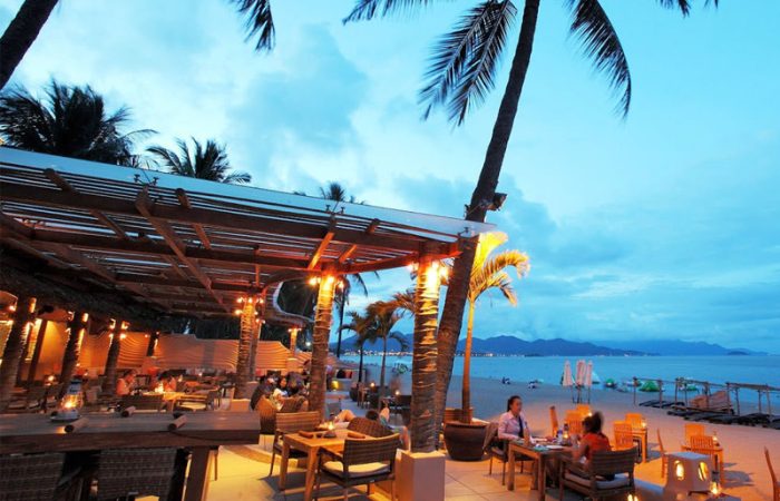 quang-cao-khach-han-quoc-den-cafe-nha-trang