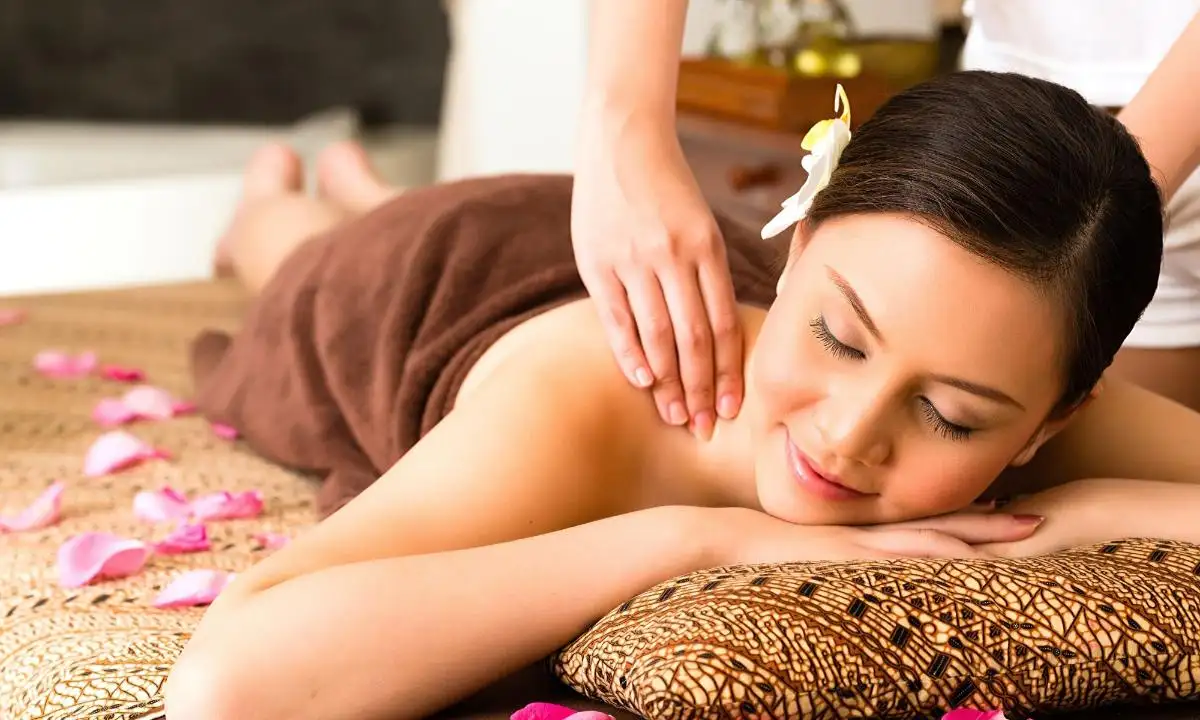 khách Hàn Quốc đến Việt Nam trải nghiệm dịch vụ Spa & massage 