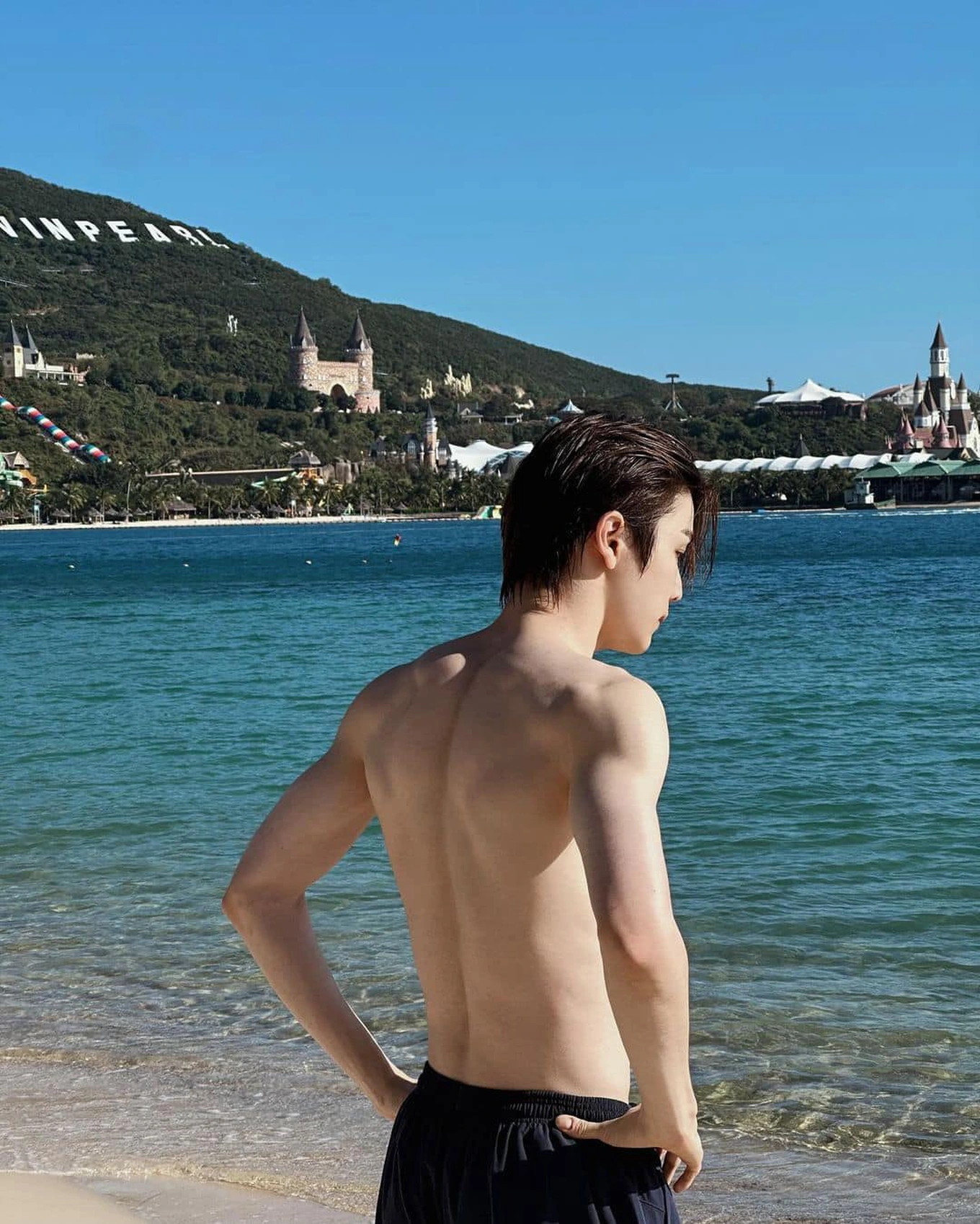 NCT Sungchan khoe khoảnh khắc tại biển Nha Trang 